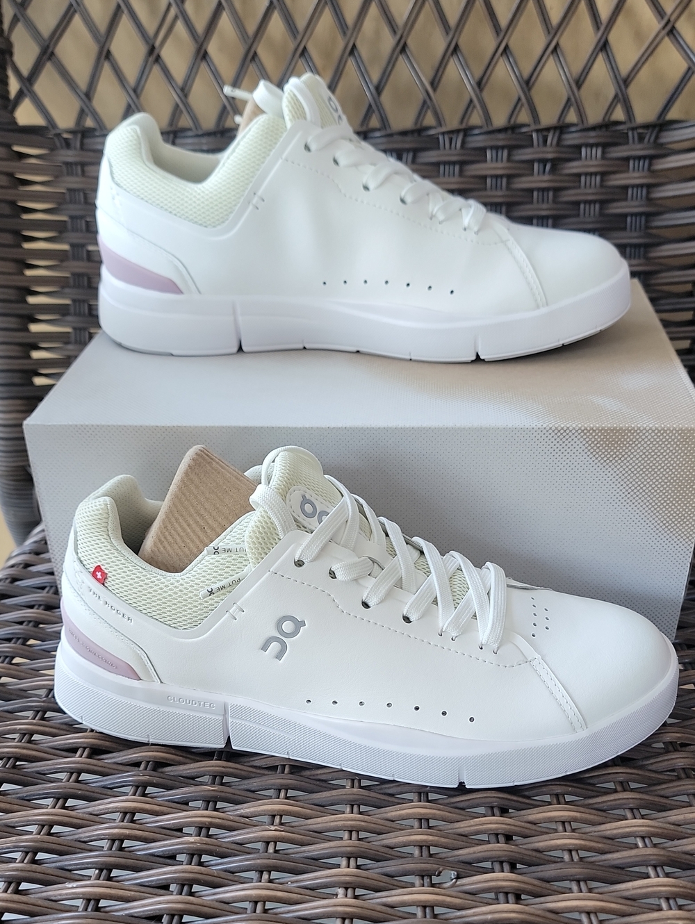 Size 8.5-On The Roger Advantage W Women's White/Mauve Sneakers 3WD10652234